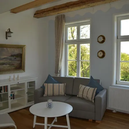 Gutshaus Redentin 公寓 *